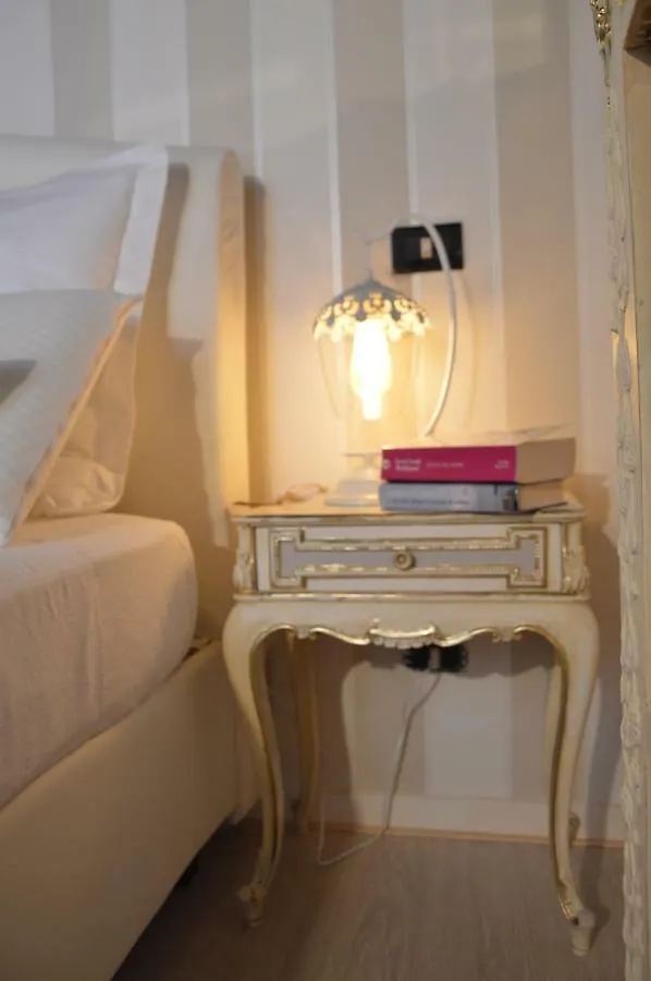 Historic Center - Elegant Apartment With Charming Antiques - Raffaello Inn Rome 0*,  Italy