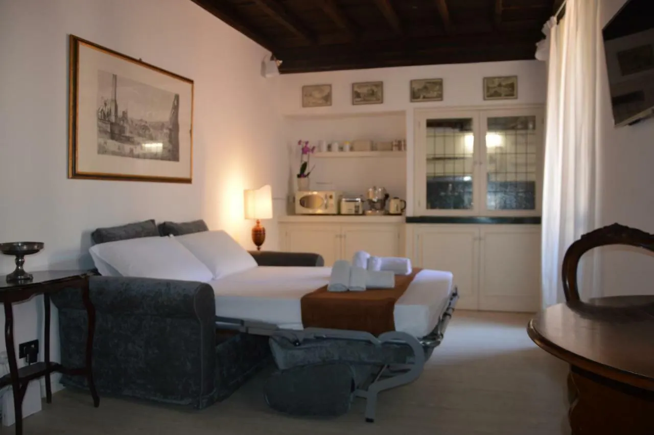 Historic Center - Elegant Apartment With Charming Antiques - Raffaello Inn Rome