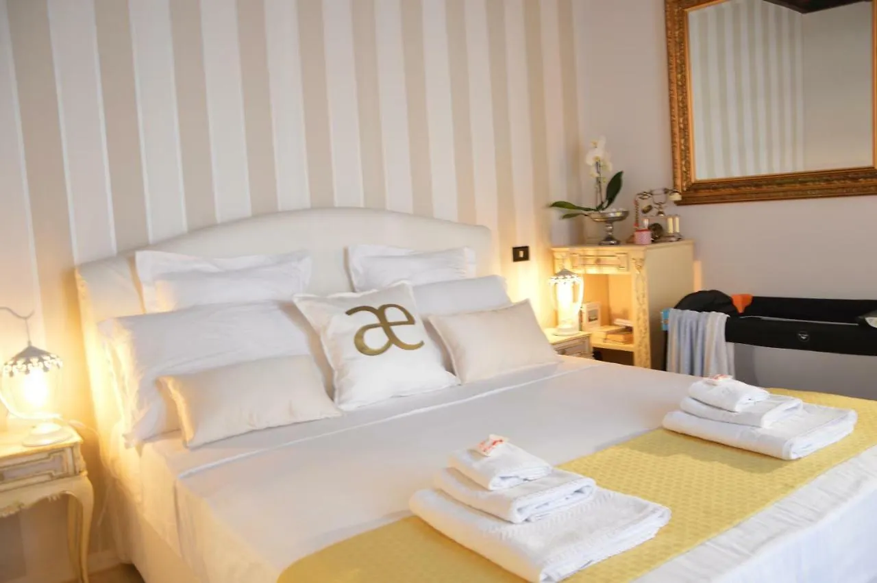 Historic Center - Elegant Apartment With Charming Antiques - Raffaello Inn Rome