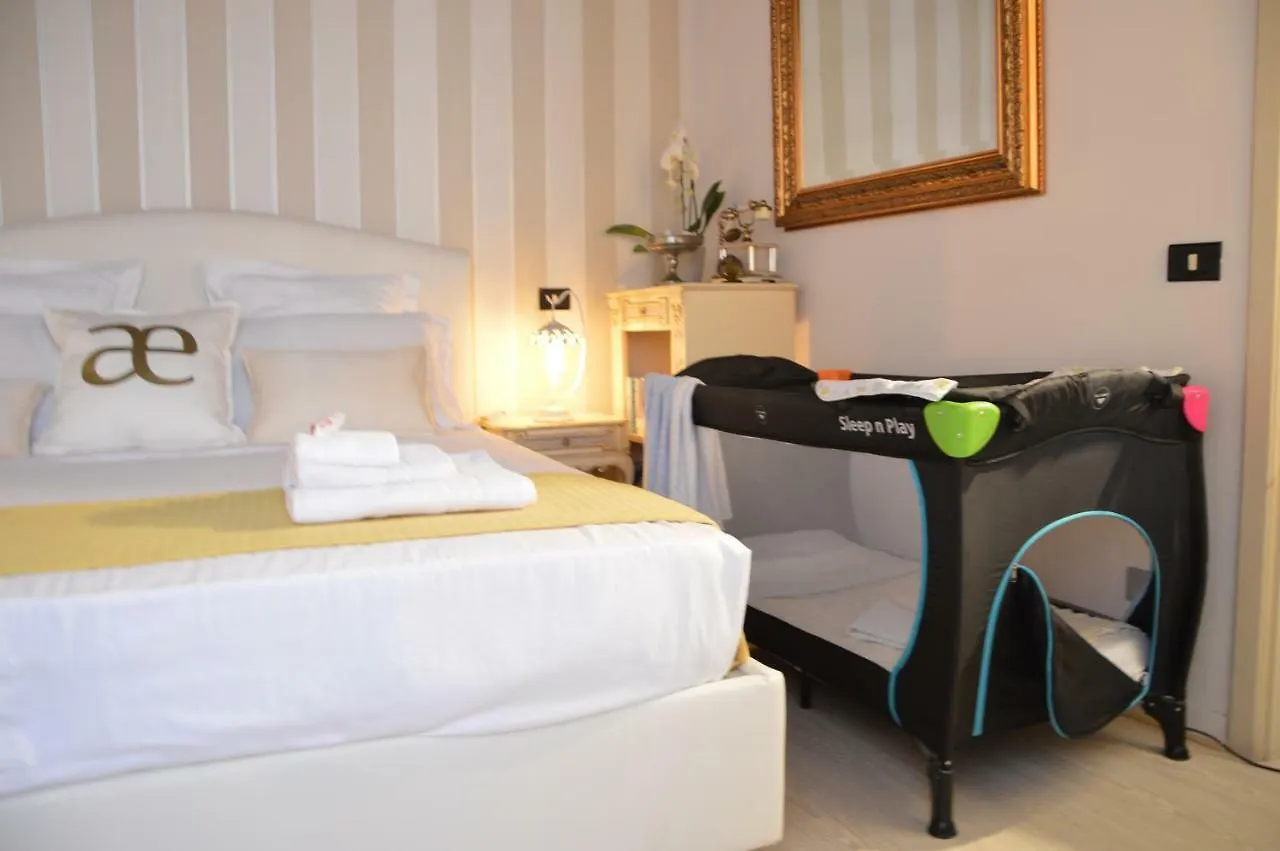Historic Center - Elegant Apartment With Charming Antiques - Raffaello Inn Rome Italy
