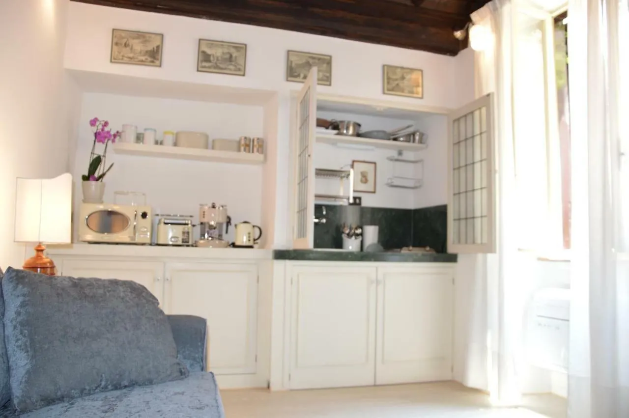Historic Center - Elegant Apartment With Charming Antiques - Raffaello Inn Rome