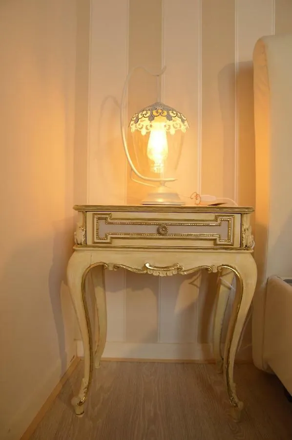 Historic Center - Elegant Apartment With Charming Antiques - Raffaello Inn Rome