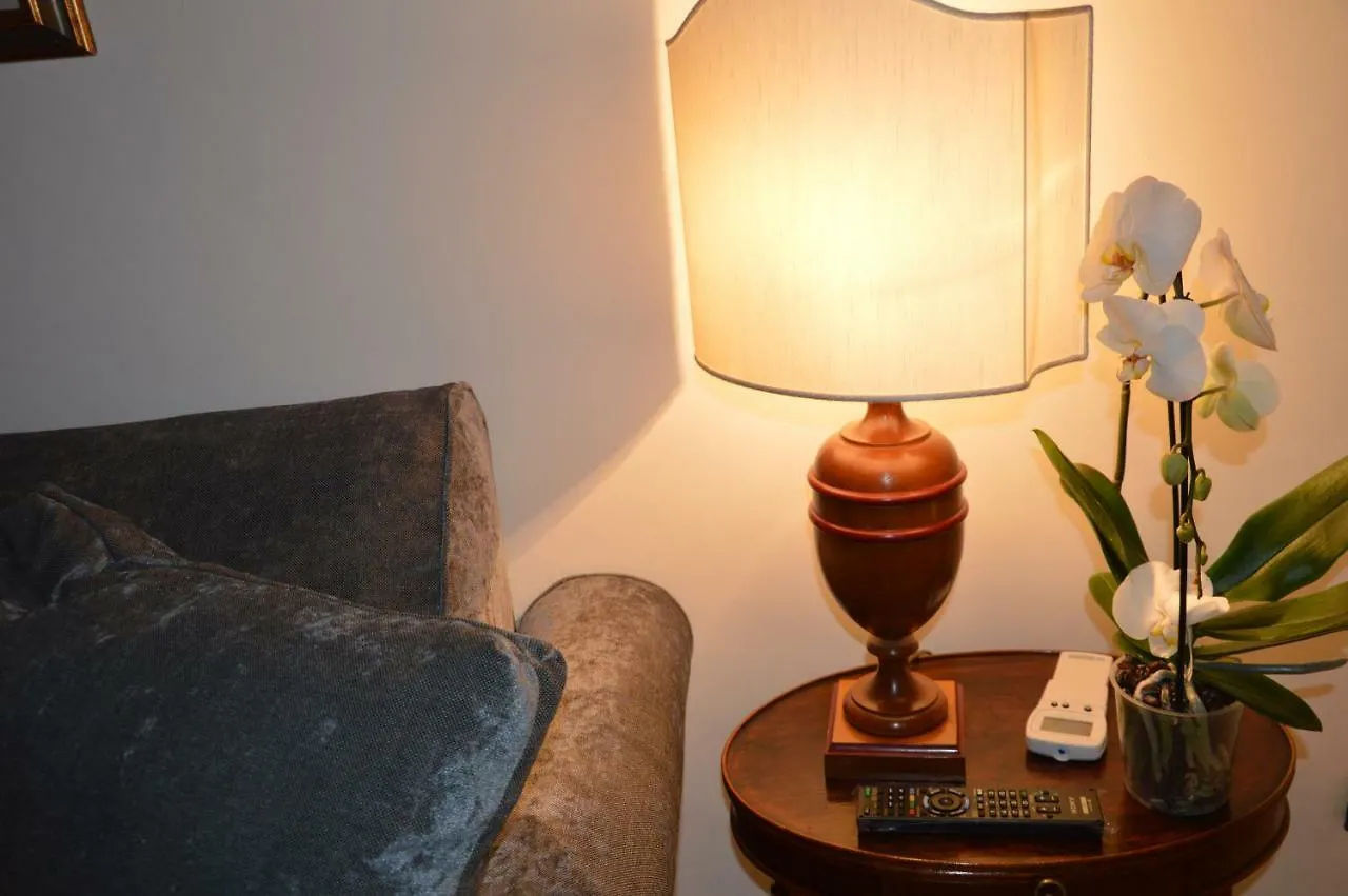 Historic Center - Elegant Apartment With Charming Antiques - Raffaello Inn Rome