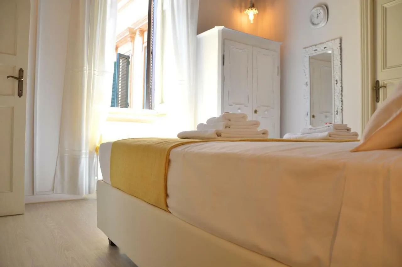 Historic Center - Elegant Apartment With Charming Antiques - Raffaello Inn Rome 0*,