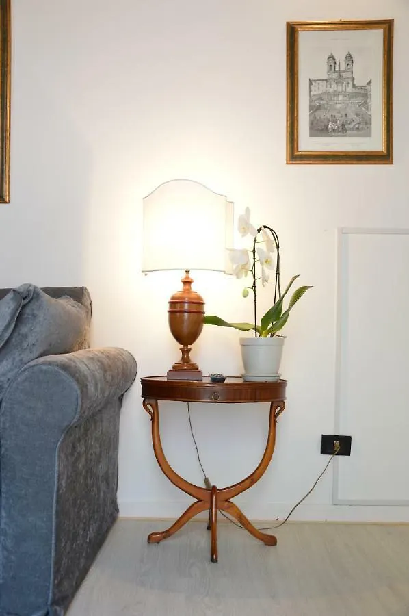 Historic Center - Elegant Apartment With Charming Antiques - Raffaello Inn Rome Italy