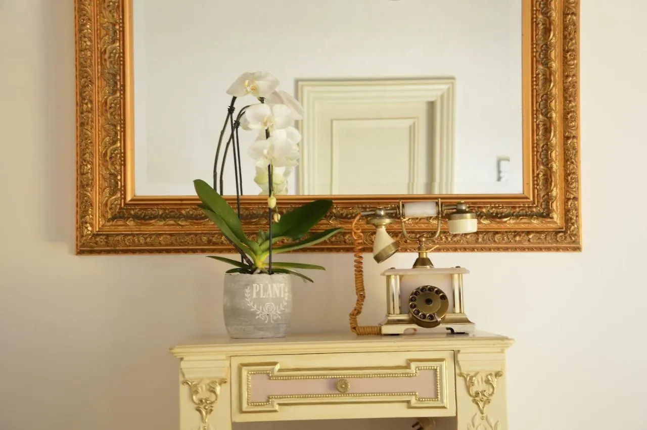 Historic Center - Elegant Apartment With Charming Antiques - Raffaello Inn Rome