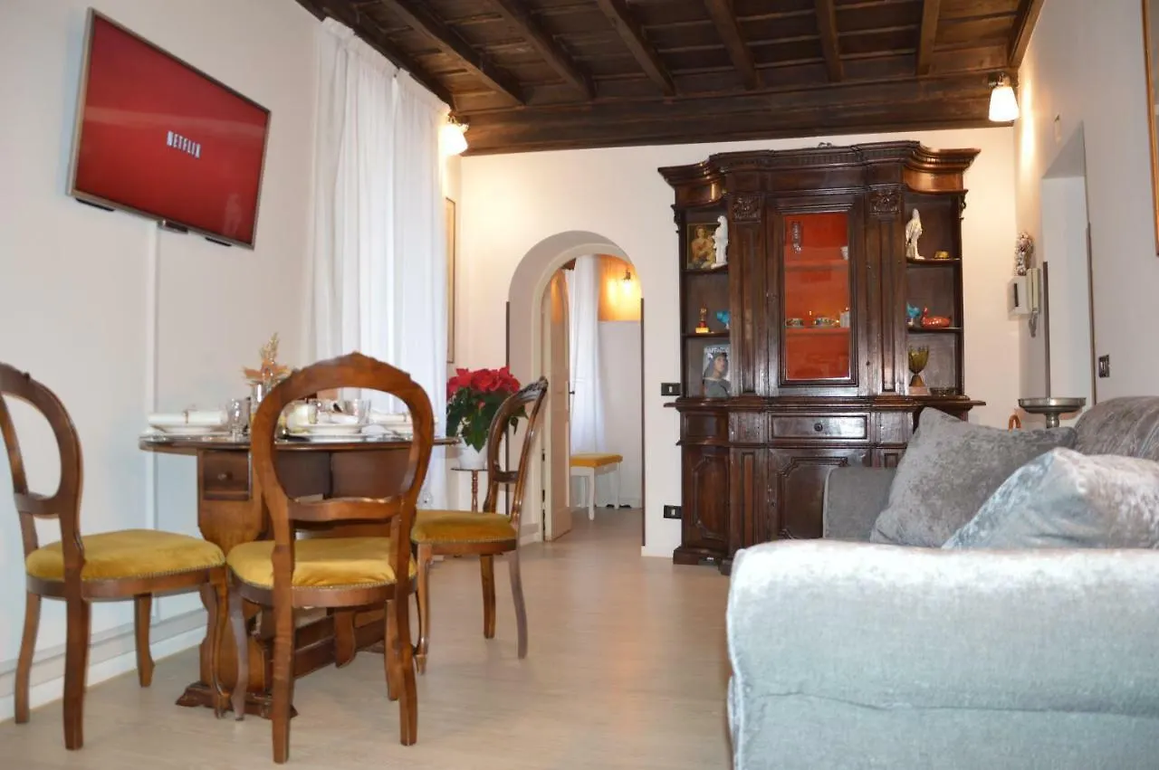 Historic Center - Elegant Apartment With Charming Antiques - Raffaello Inn Rome