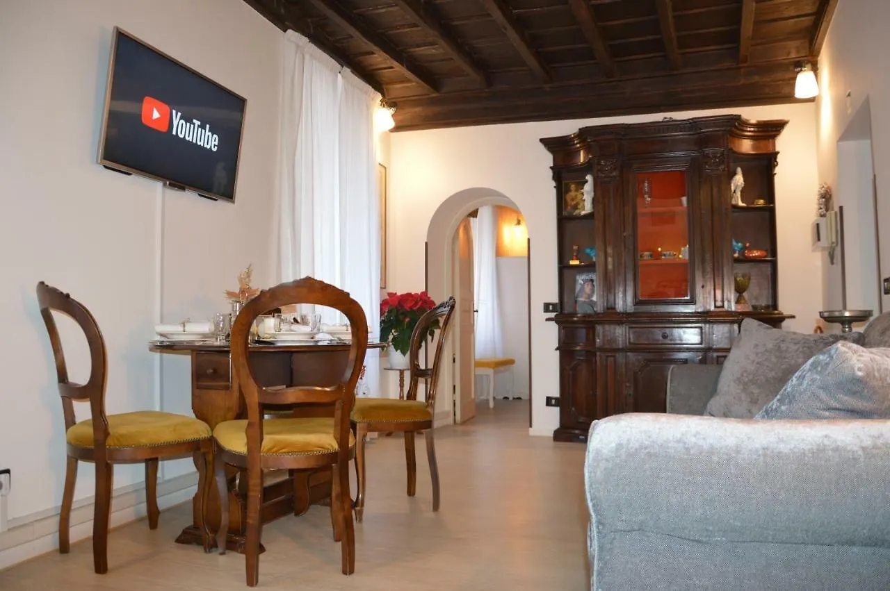 Historic Center - Elegant Apartment With Charming Antiques - Raffaello Inn Rome