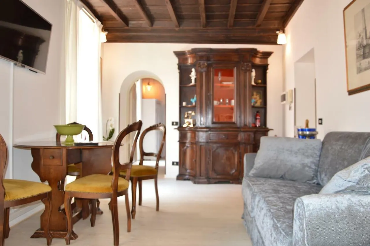Historic Center - Elegant Apartment With Charming Antiques - Raffaello Inn Rome 0*,  Italy