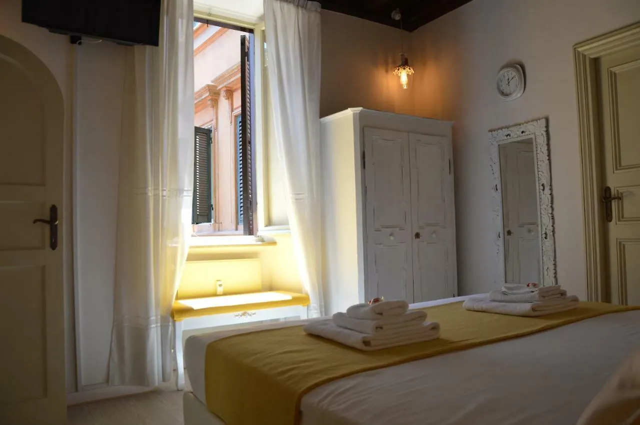 Historic Center - Elegant Apartment With Charming Antiques - Raffaello Inn Roma