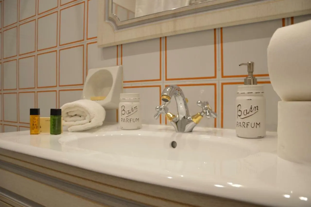 Historic Center - Elegant Apartment With Charming Antiques - Raffaello Inn Rome
