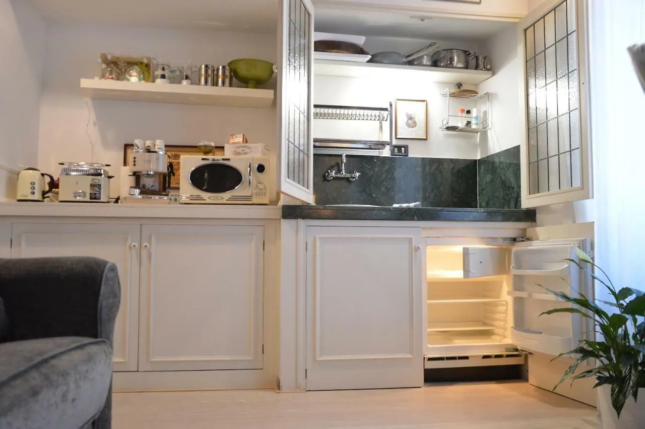 Historic Center - Elegant Apartment With Charming Antiques - Raffaello Inn Rome